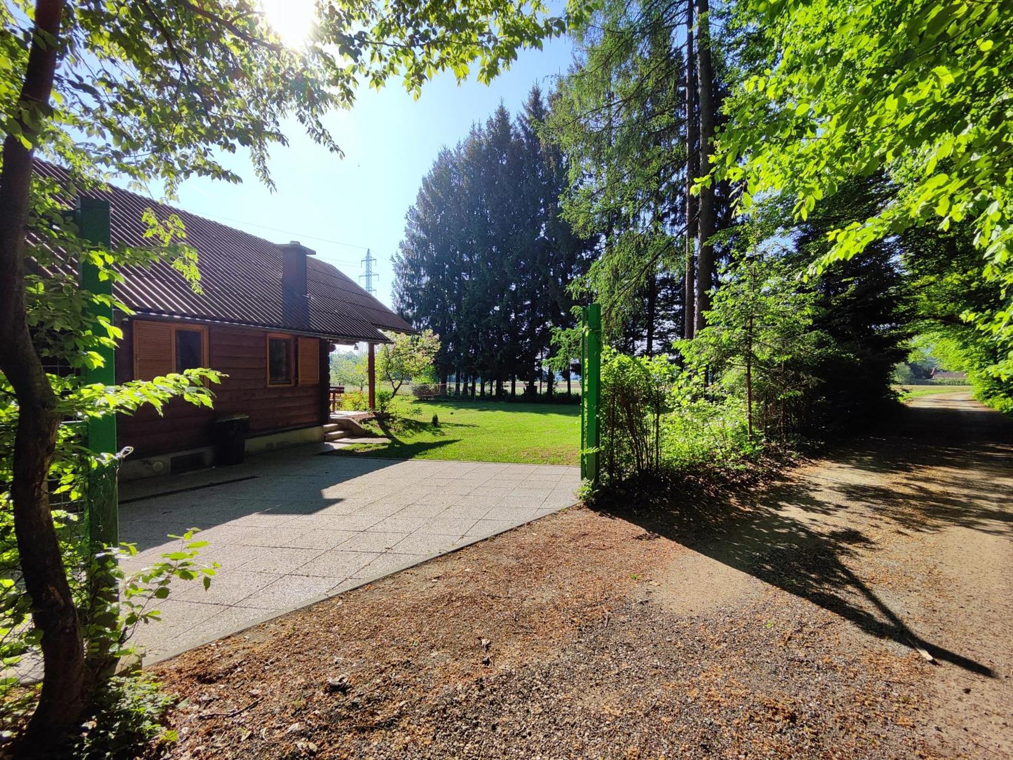 Silent Orchard Villa Naklo Eksteriør bilde